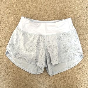 lululemon mid rise size 2 athletic shorts